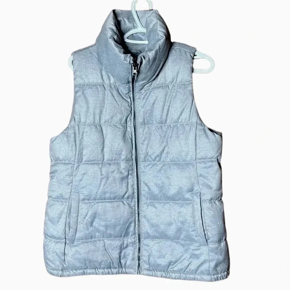 Light grey Old Navy frost free puffer vest women’s Size L heather chevron gray